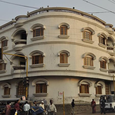 Hotel Pleasure Landmark Уджайн Екстериор снимка